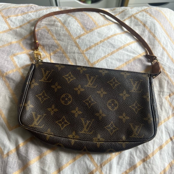 Louis Vuitton Handbags - Louis Vuitton Monogram Pochette Accessoires